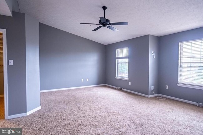 Photo - 4910 Edgeware Terrace