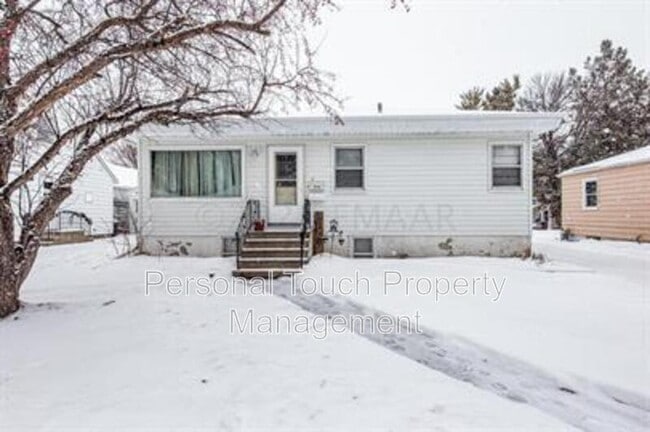 Building Photo - 614 16th St N Rental