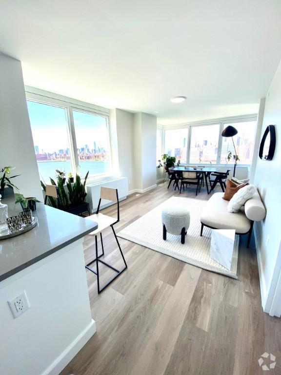 Building Photo - 2 bedroom in LONG ISLAND CITY NY 11101 Unit 2005 Rental
