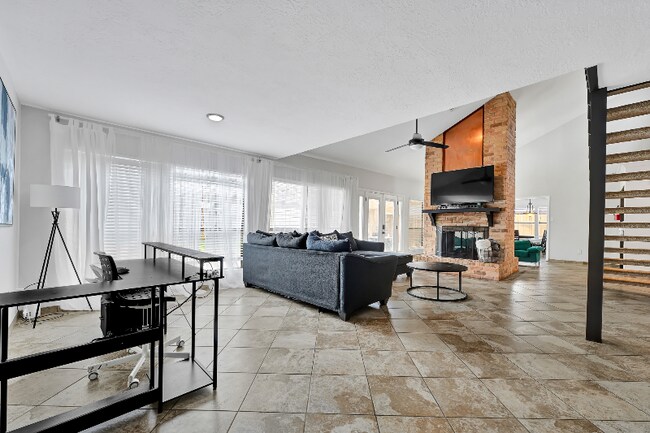 Photo - 503 Ellingham Dr