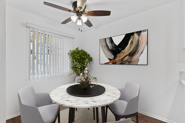 Photo - Westlake Villas Apartments