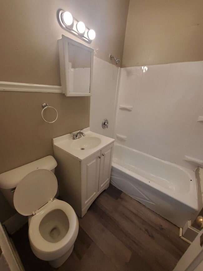 Photo - 2418-2420 N 40th St. (Duplex) Unidad 2420 - Upper