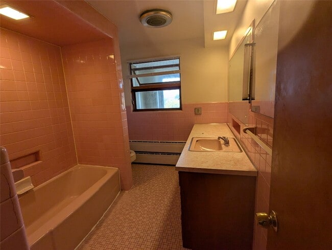 Photo - 2305 Country Club Rd Unit Right