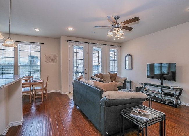 Building Photo - 950 Henderson-31135 Unit 31135 Rental