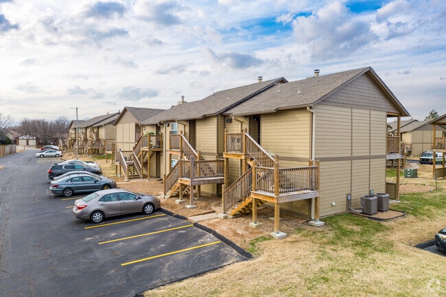 Building Photo - Willow Creek Apartments