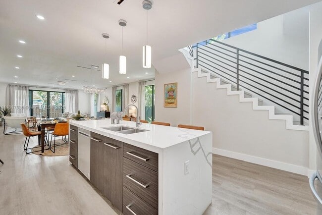 Photo - 1101 NE 16th Ter