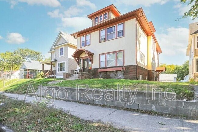 Building Photo - 2646 Dupont Ave N Rental