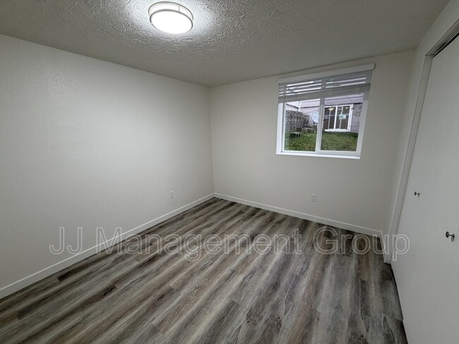 Photo - 1223 2nd St Unit Webster Apartments