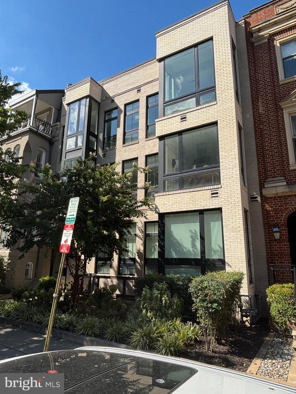 Building Photo - 1761 P St NW Unit PH2 Rental