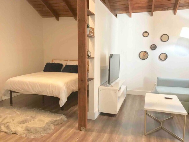 Photo - 619 W Kelso St