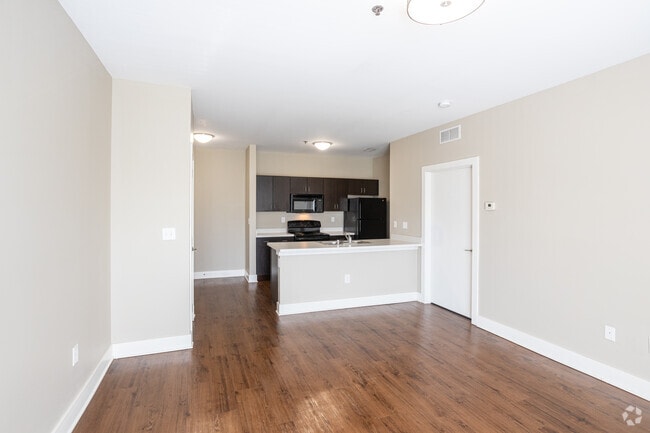1BR, 1BA - 610 SF - Living Room