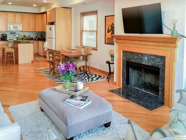 Photo - 1321 W Belmont Ave Unit 2