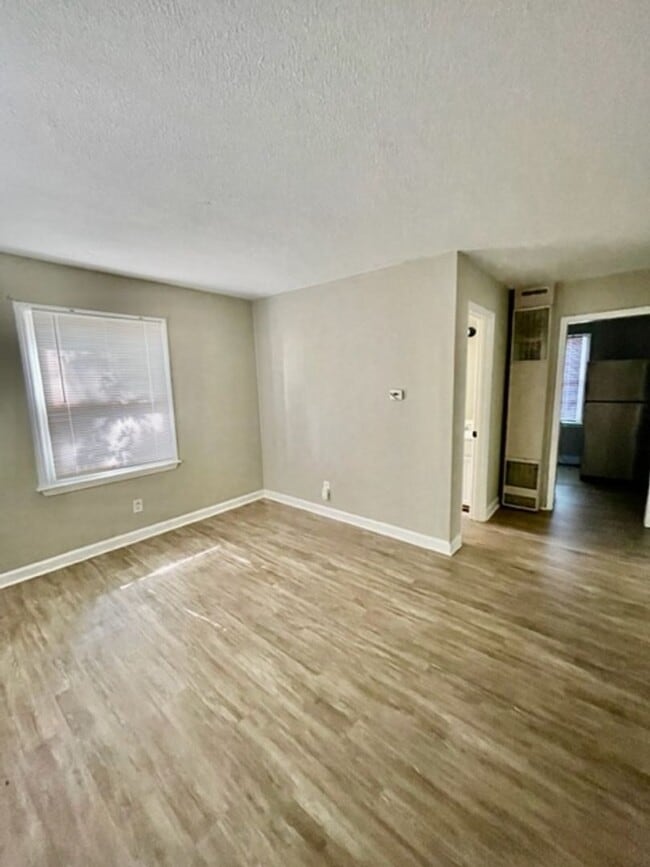 Photo - This cozy 2 bed 1 bath cottage style brick...