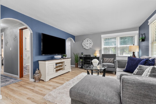 Photo - 302 E Wilson Ave