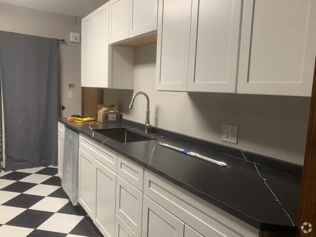 Building Photo - 81 Litchfield St Unit 1 Rental
