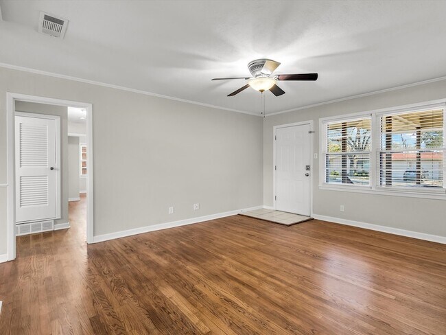 Photo - 3404 Cromart Ave