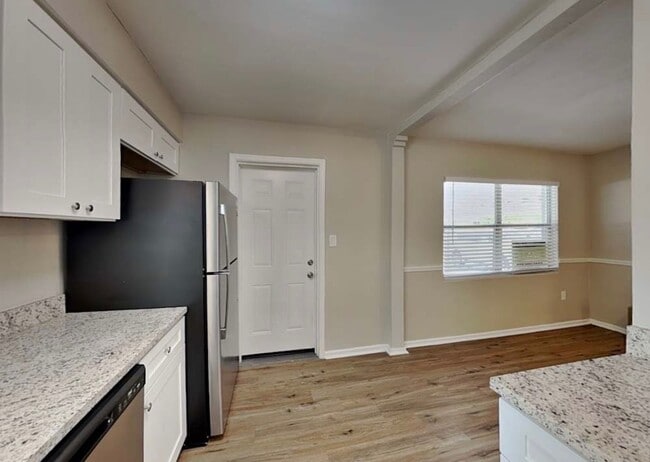 Photo - 1704 Newton St