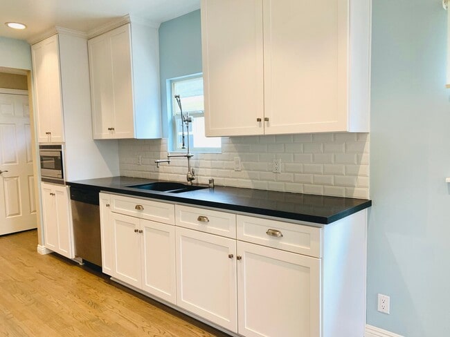 Photo - Gorgeous 3BD/2BA House in Hillcrest - Available NOW!