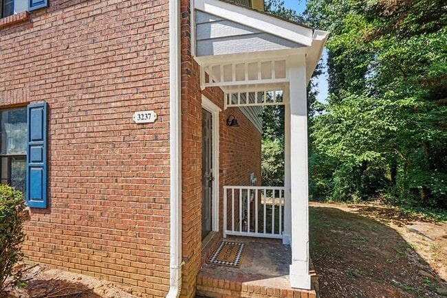 Photo - 2BR/1.5BA End Unit Townhome Near Downtown Snellville!