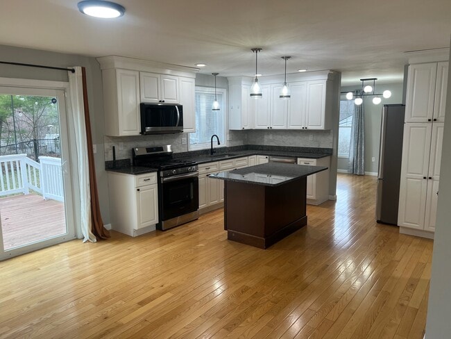 Photo - 131 Merrill Ave