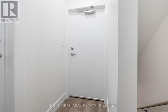 Photo - 1502 Dufferin St Unit 3rd Flr