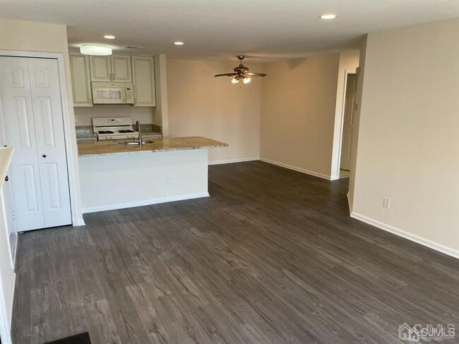 Photo - 297 Cozzens Ct