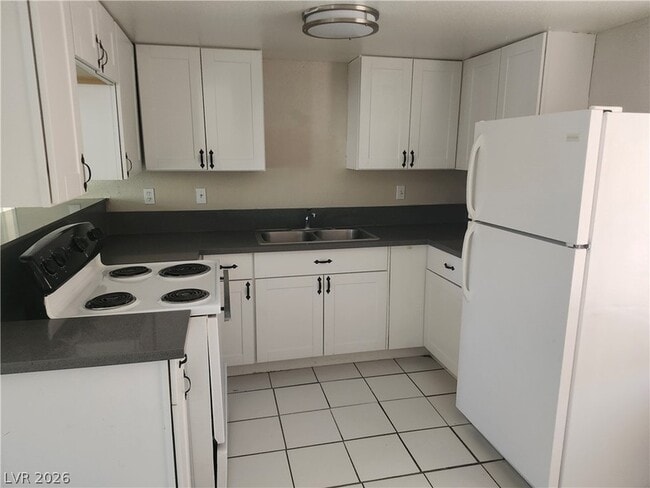 Building Photo - 4737 Thunderbolt Ave Unit 1