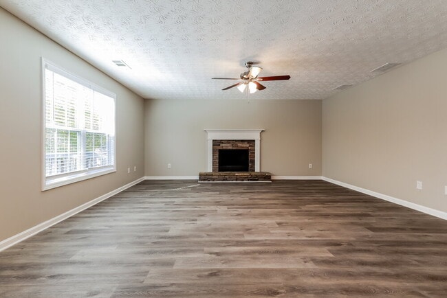 Photo - 734 Thompson Ridge Dr