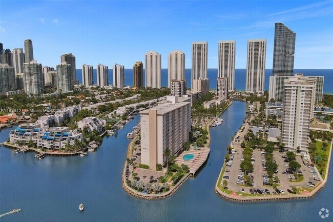 Building Photo - 400 Kings Point Dr Unit 616 Rental