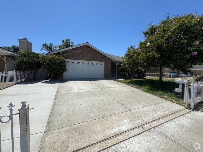 Building Photo - 3 bedroom | 2 bathroom | Single family hom... Rental