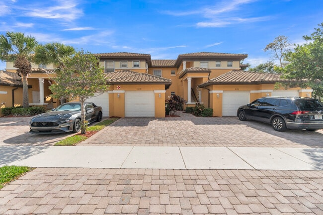 Building Photo - 8200 NW 128th Ln Unit 40B