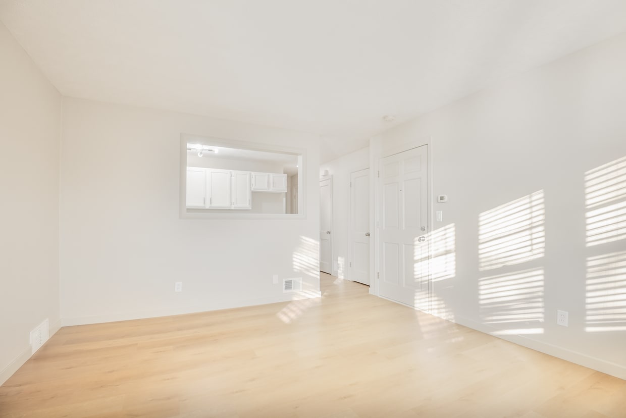 Living Area - 4620 Davenport St (Omaha, NE)