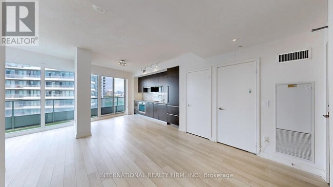 Photo - 117 McMahon Dr Unité 1907