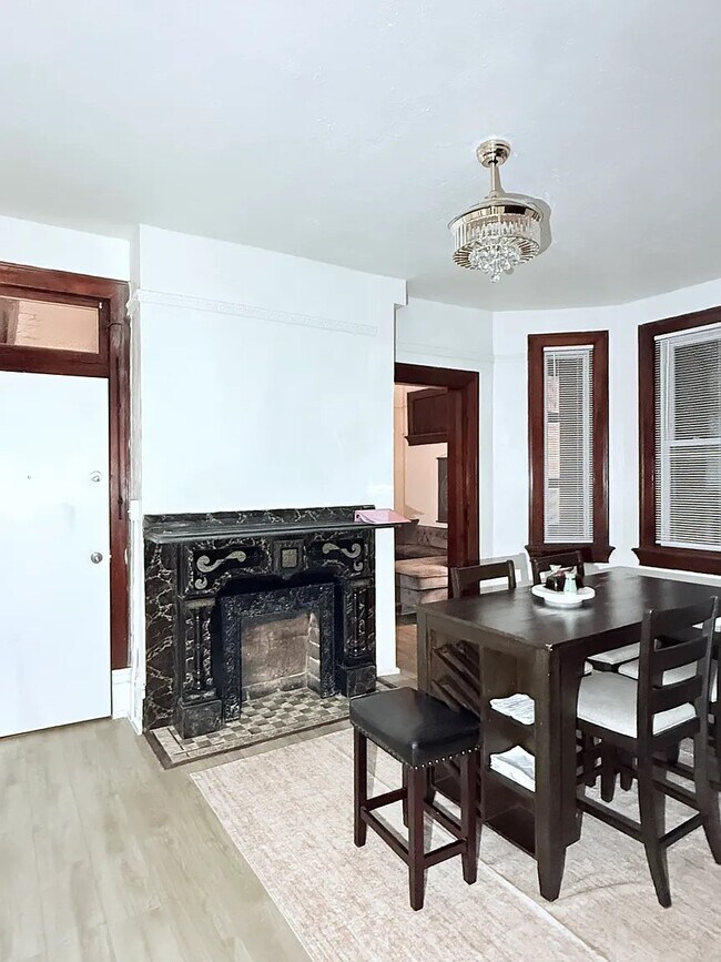 Photo - 2512 Sarah St