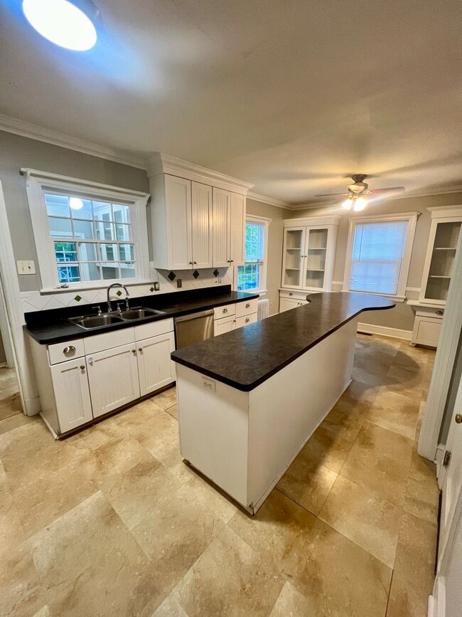 Photo - Beautiful Four Bedroom House, Right Off Grove and Patterson!! Lawn Care Included!!