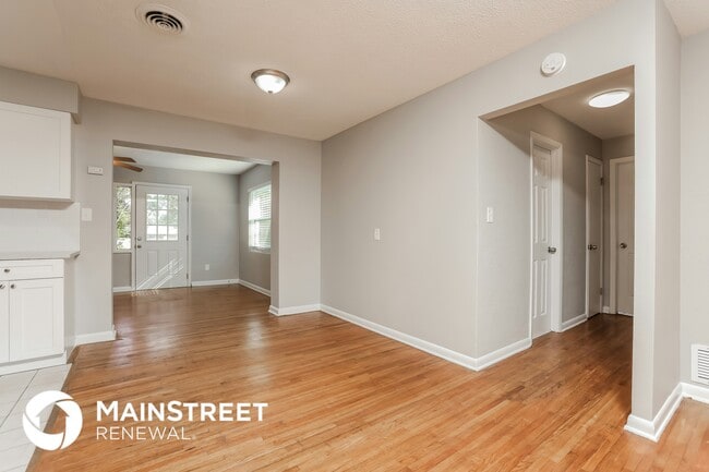 Photo - 723 E Grove Pl