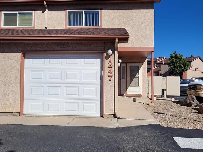 Photo - 1247 Holland Park Blvd