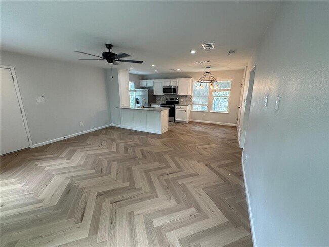 Photo - 1604 W 40th St