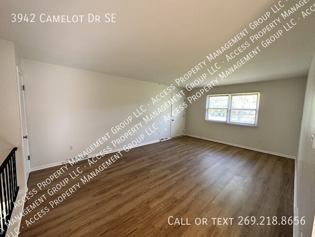 Photo - 3942 Camelot Dr SE