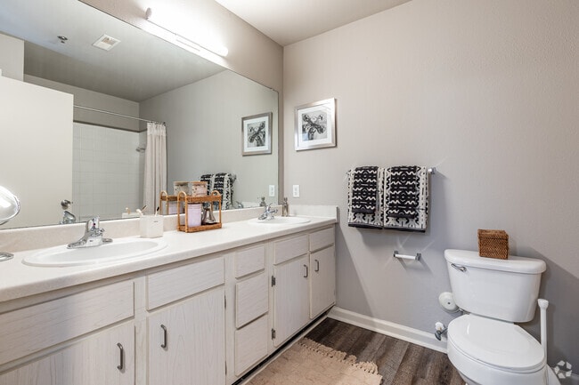 4BR, 2BA - 1,076SF - Bathroom
