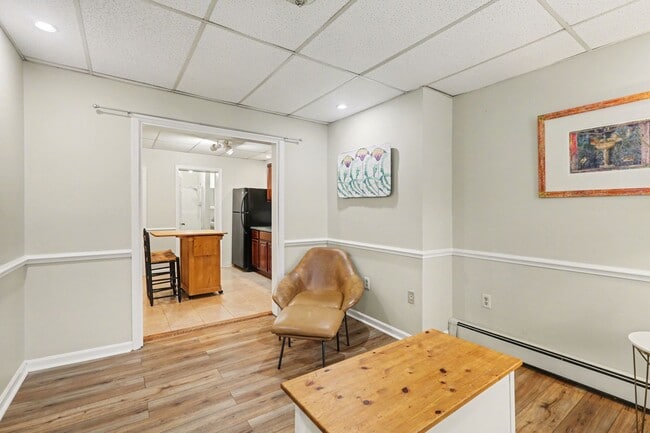 Photo - One bed, partially furnished, all utilities included Unidad 165 E Pomfret Apt 1