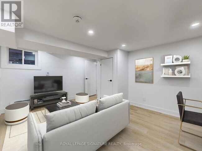 Photo - 250 Major St