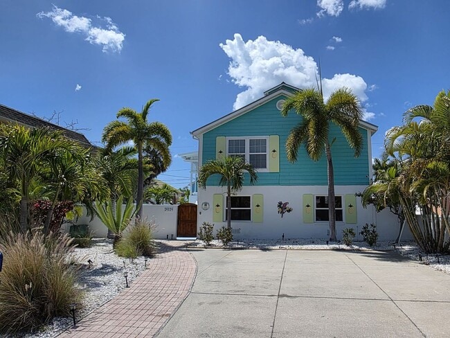 Building Photo - Downtown Gulfport - The Pineapple House