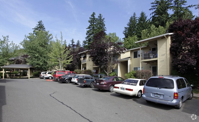 Wellington Estates - Wellington Estates Apartments