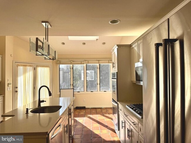 Photo - 8233 Fairview Rd