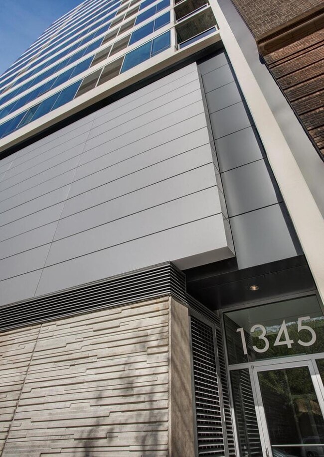 Building Photo - 1345 S Wabash Ave Rental