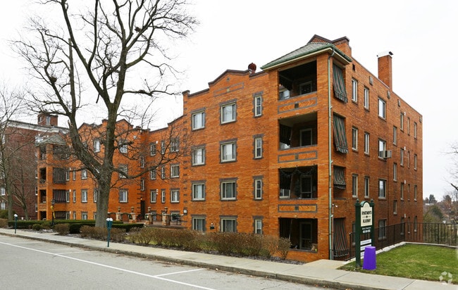 Building Photo - Apartments on Academy
