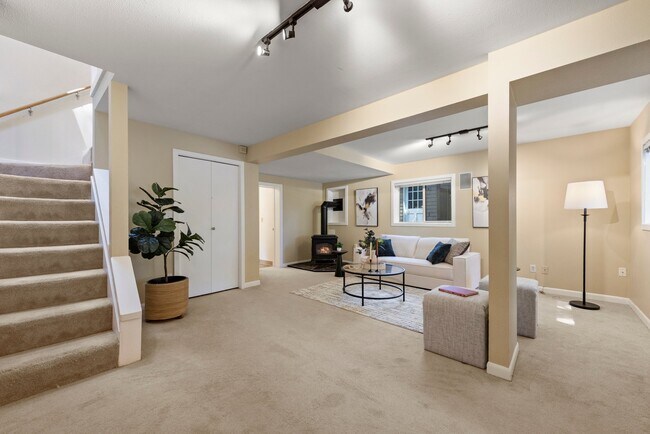 Photo - 510 N 138th St