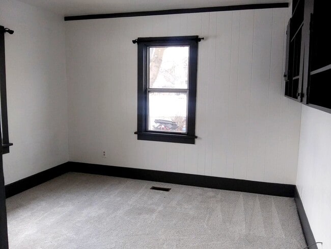 Photo - 267 E Center St