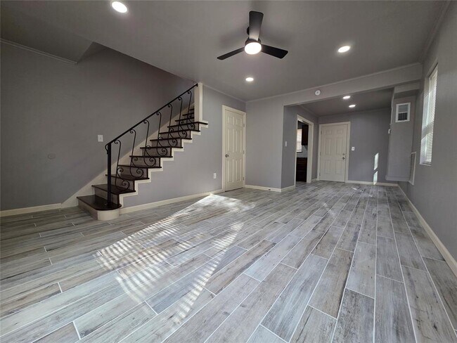 Photo - 2722 N Lyons Dr